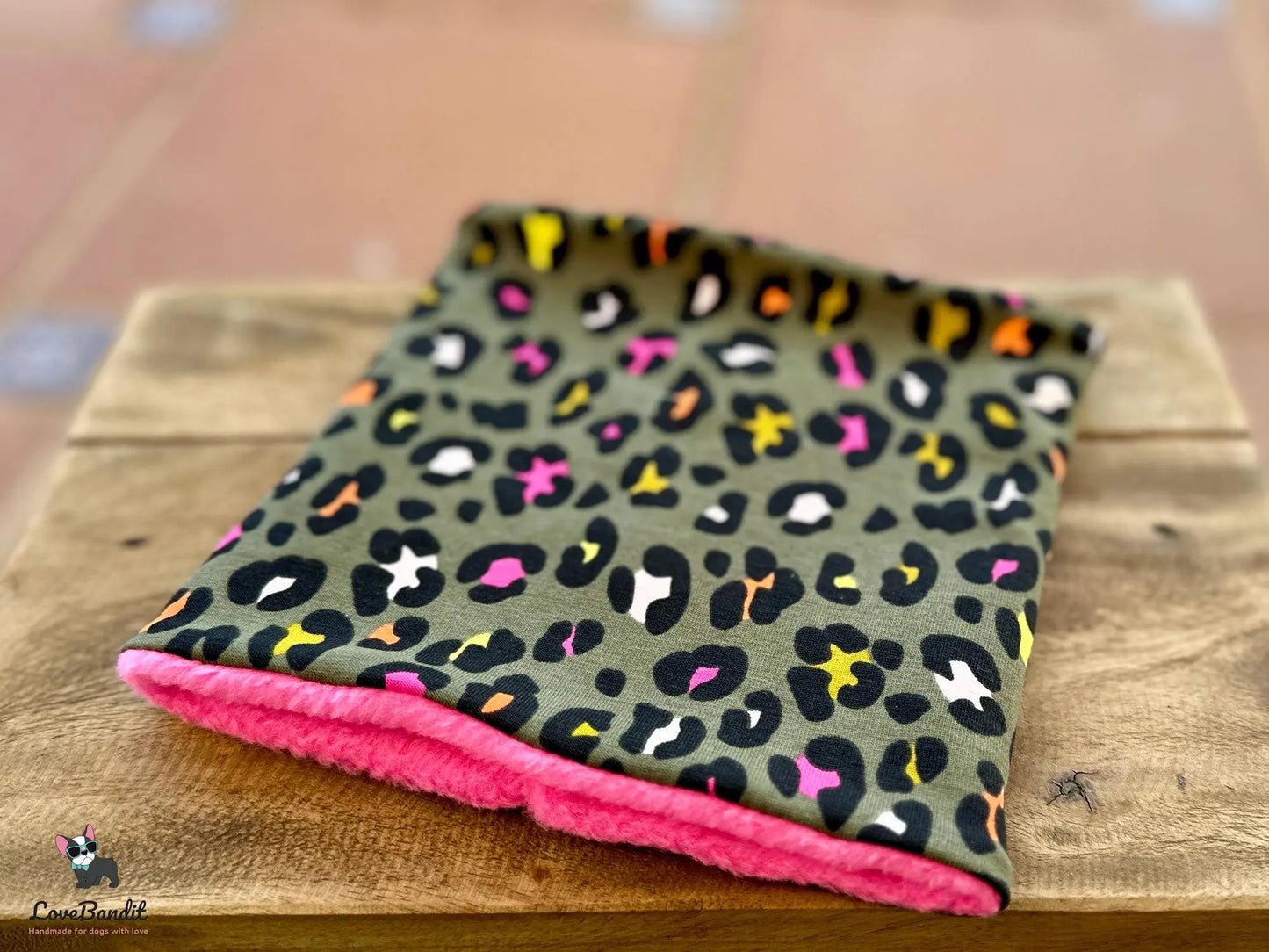 Hundeloop Hundeschal "Neo Leo oliv" Leopardenprint Neon Farbakzente - LoveBandit
