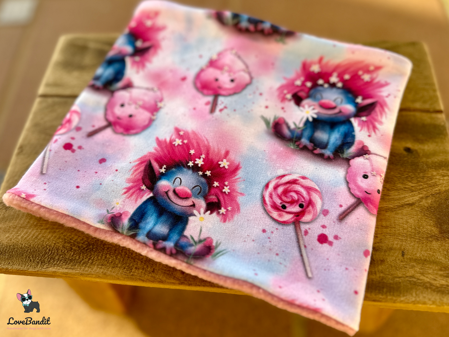 Hundeschal Hundeloop "Zuckersüsse Trolle" pink - LoveBandit
