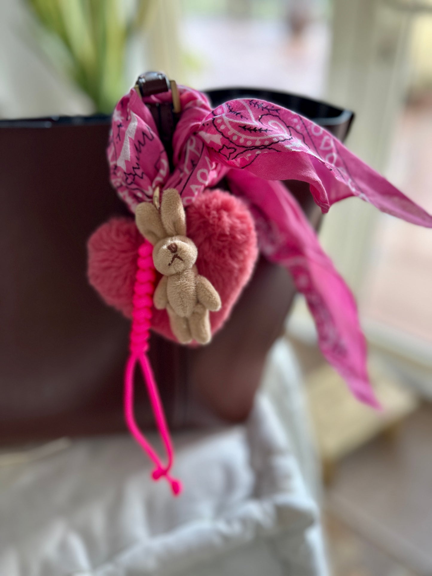 Taschenanhänger Bag Charm Häschen Plüschherz, Seil, Bandana - LoveBandit