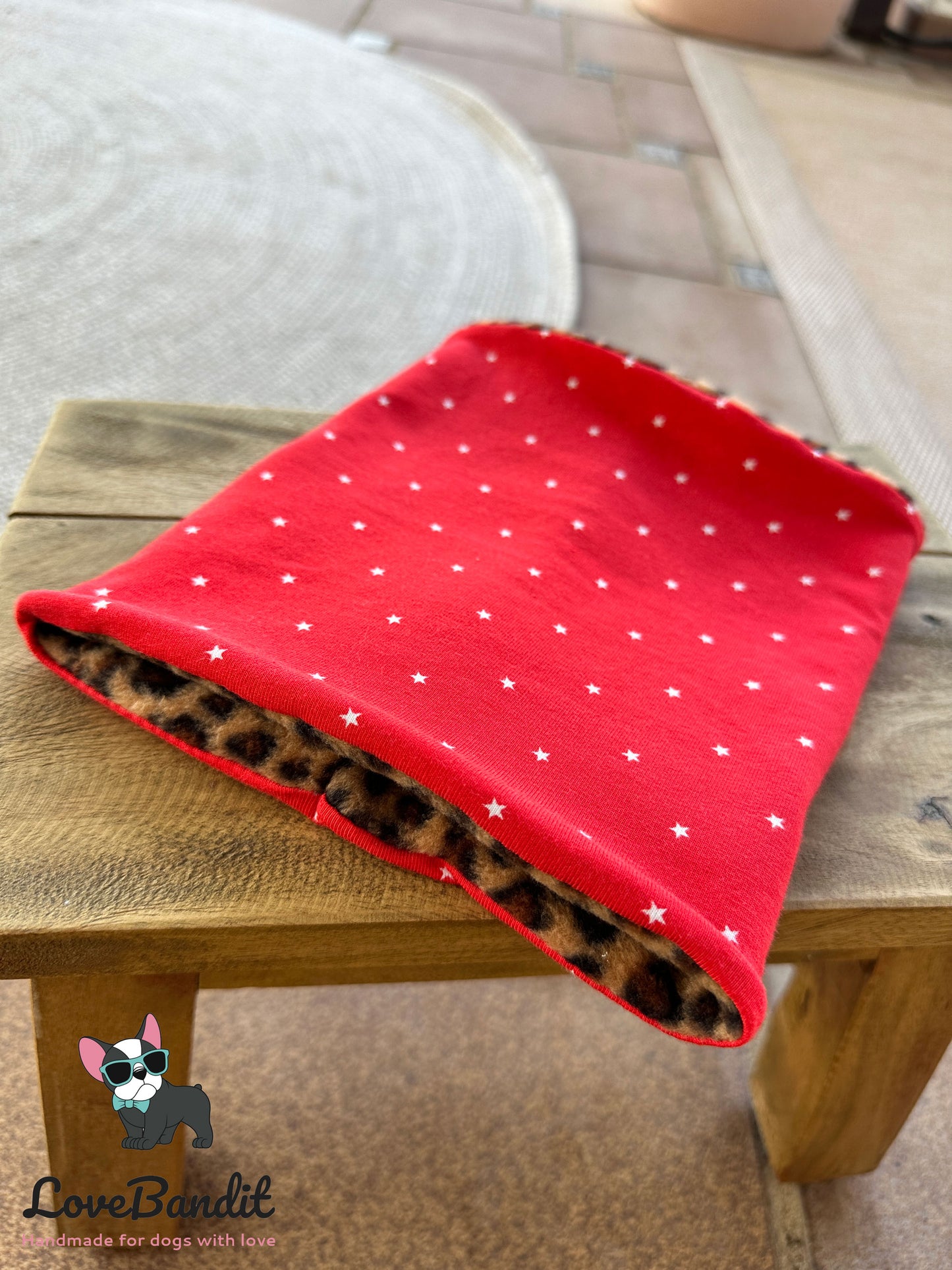 Hundeloop Hundeschal "Mini Sterne Leo rot" mit Leo Fleece - LoveBandit