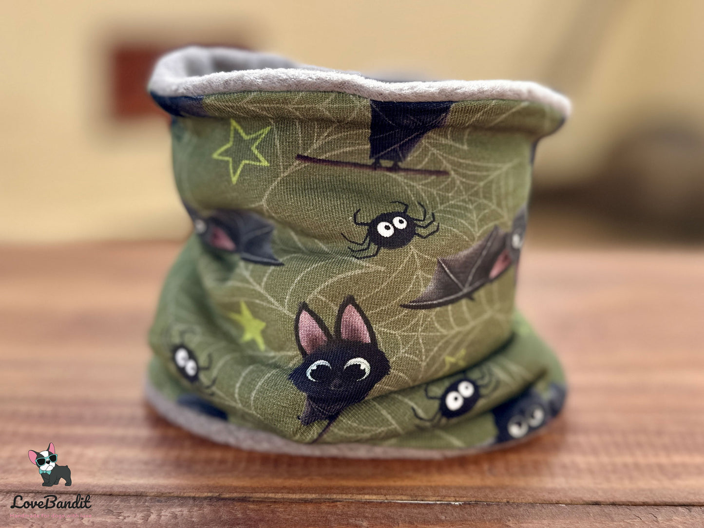 Hundeloop Hundeschal "Itsy Bitsy Fledermaus" oliv Fleece oder Teddyplüsch - LoveBandit
