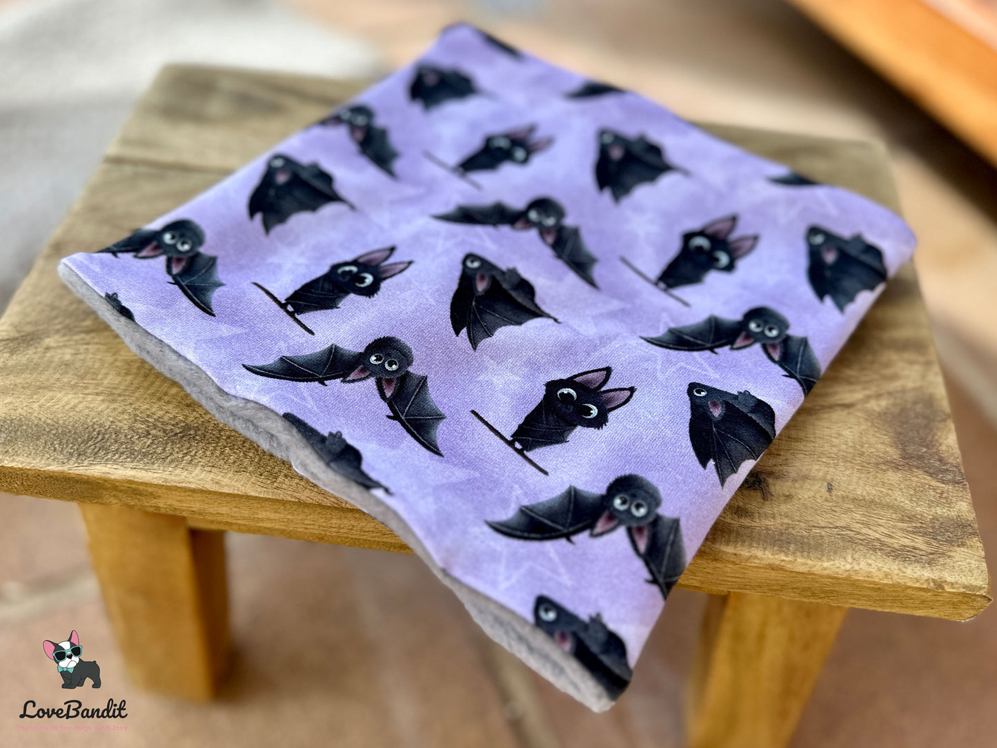Hundeloop Hundeschal "Flieder Fledermaus" mit Fleece oder Teddyplüsch - LoveBandit