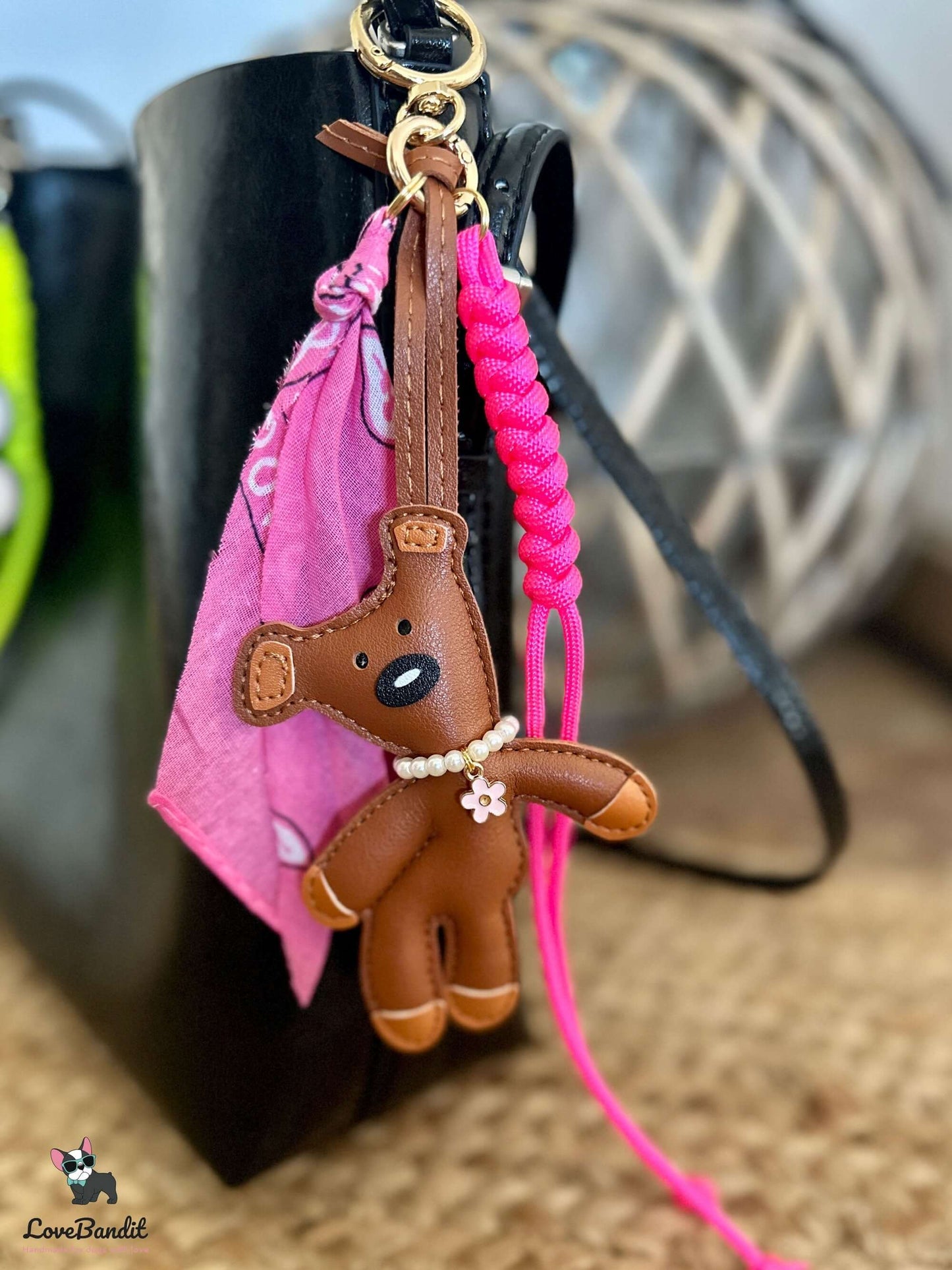 Taschenanhänger Bag Charm frecher Bär cognacbraun Bandana LoveBandit