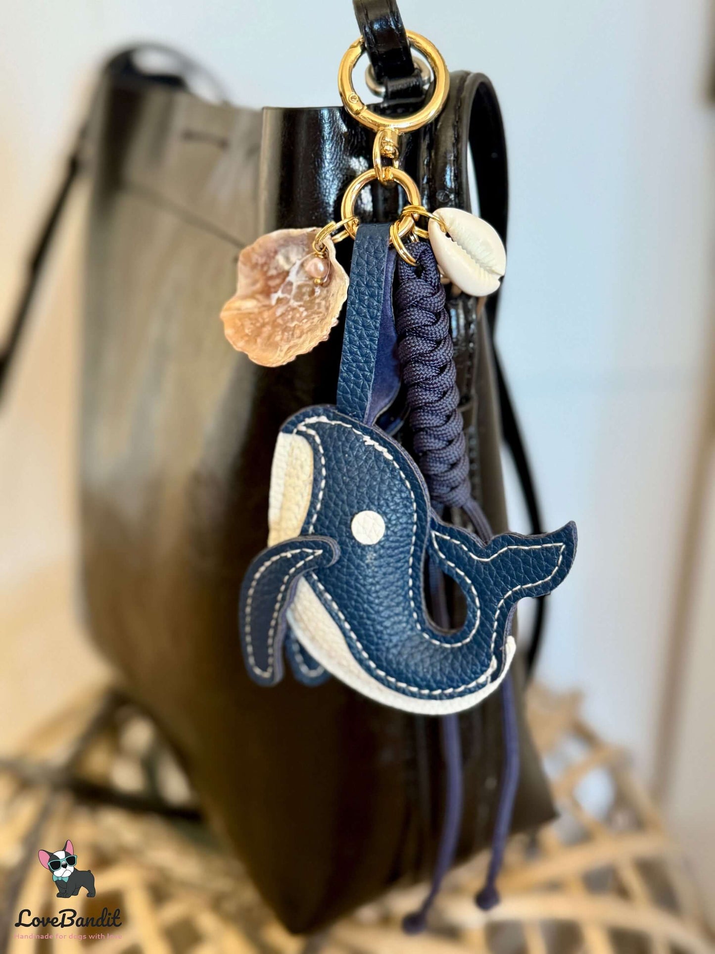 Taschenanhänger Bag Charm Wal mit Pearlmutt & Muschel-LoveBandit