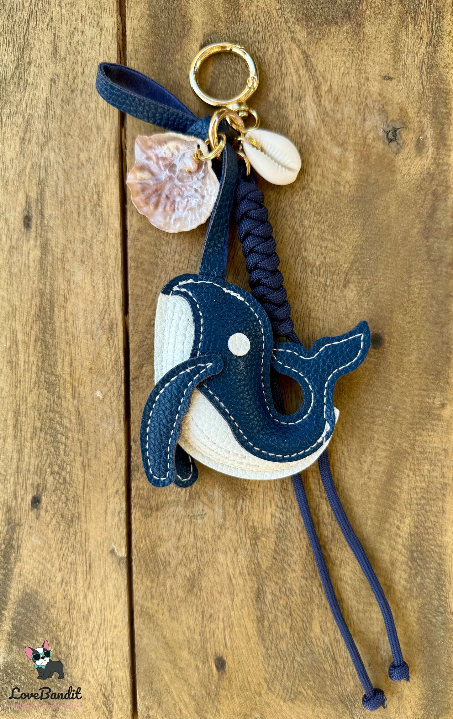 Taschenanhänger Bag Charm Wal mit Pearlmutt & Muschel-LoveBandit