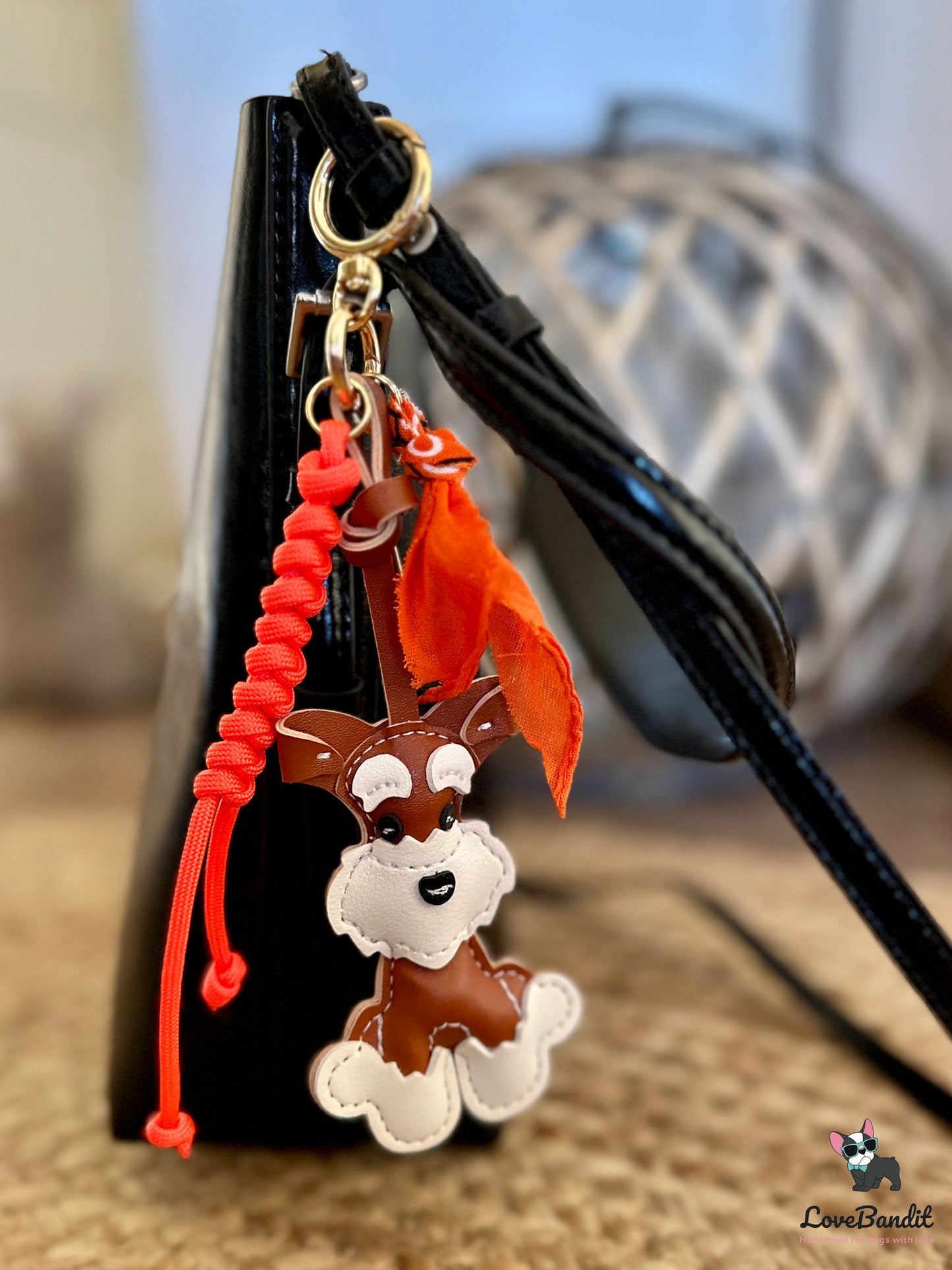 Taschenanhänger Bag Charm Hund cognacbraun Bandana - LoveBandit