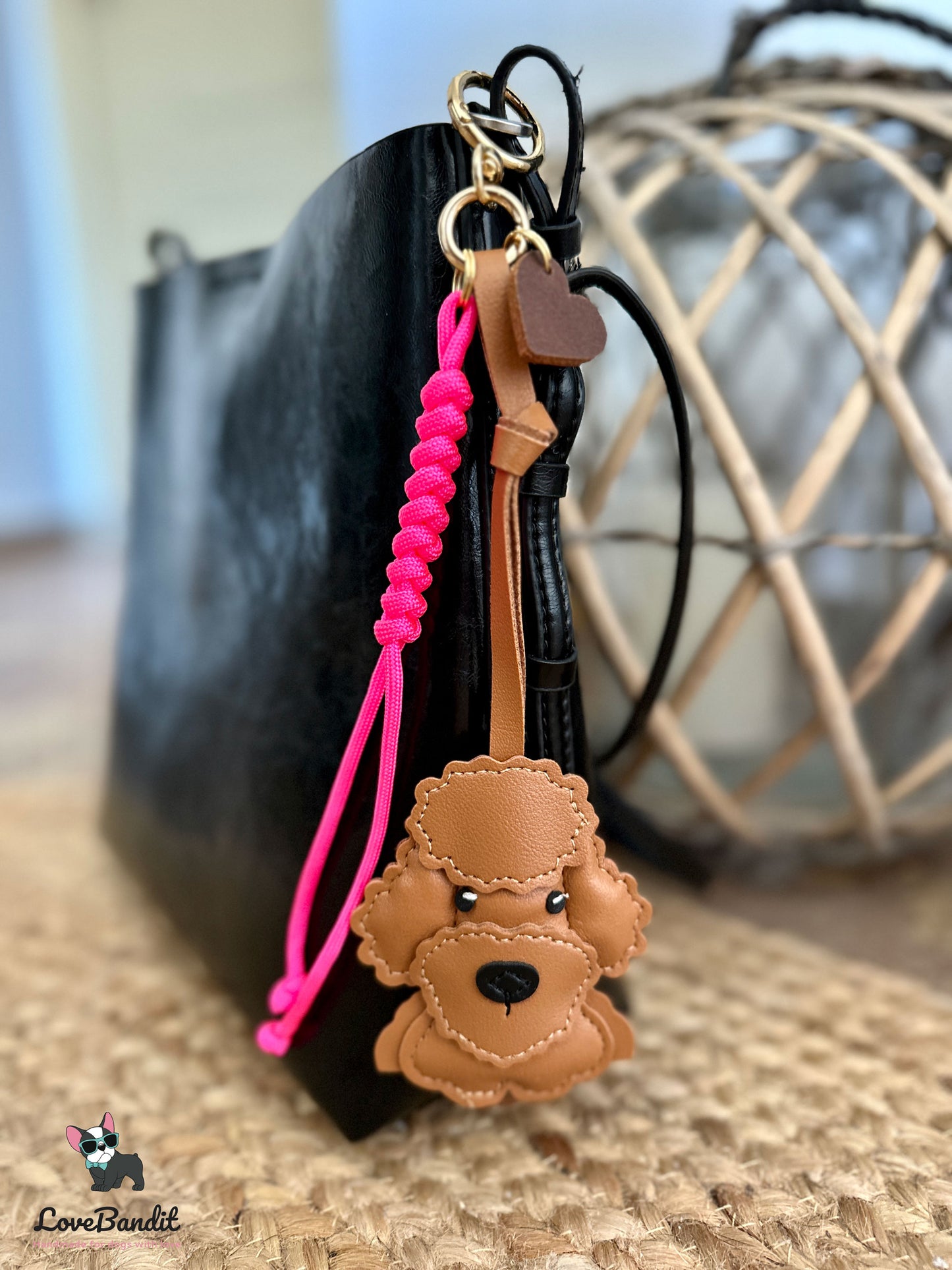 Taschenanhänger Hund Poodle cognacbraun neonpink - LoveBandit