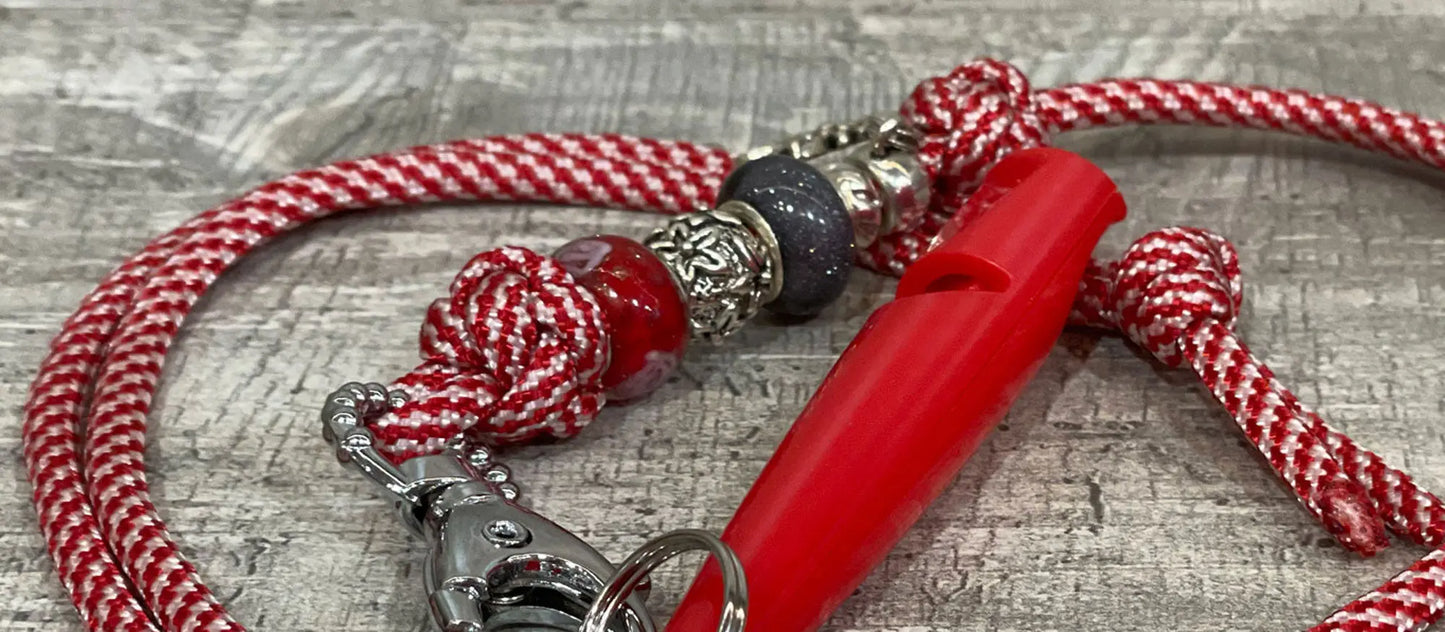 Hundepfeifenband Wiesn aus Paracord rot - LoveBandit