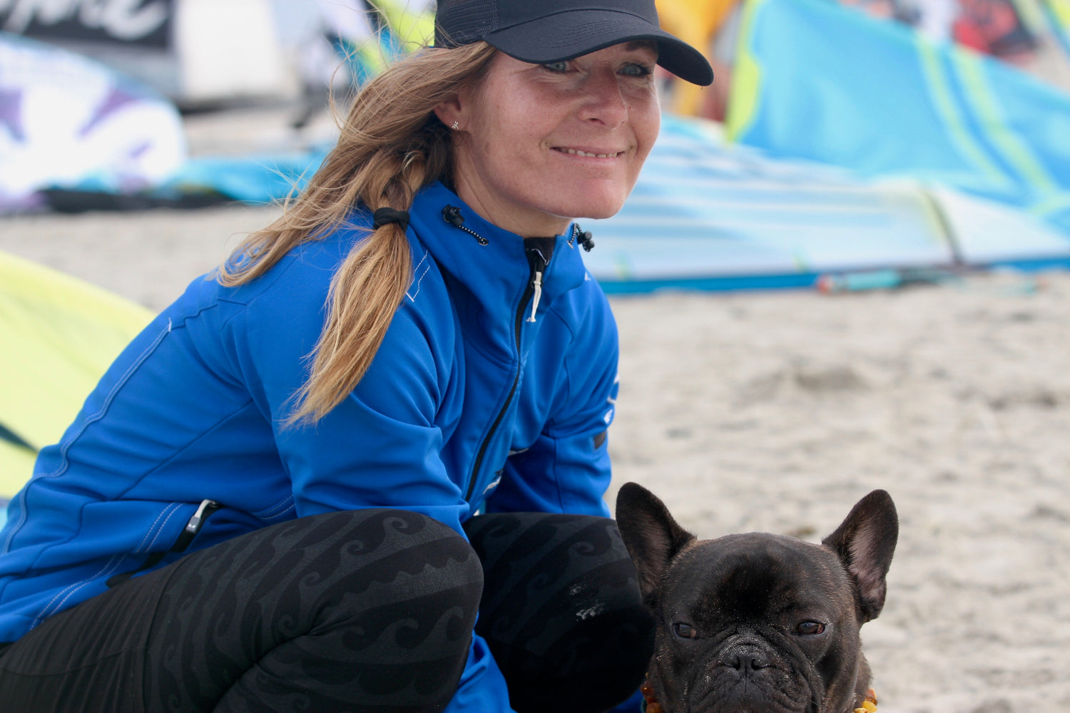 LoveBandit Hundeaccessoires guter Zweck Hamburg Halsbänder für Hunde Handgefertigt kitesurfing Tiertafel hamburg 