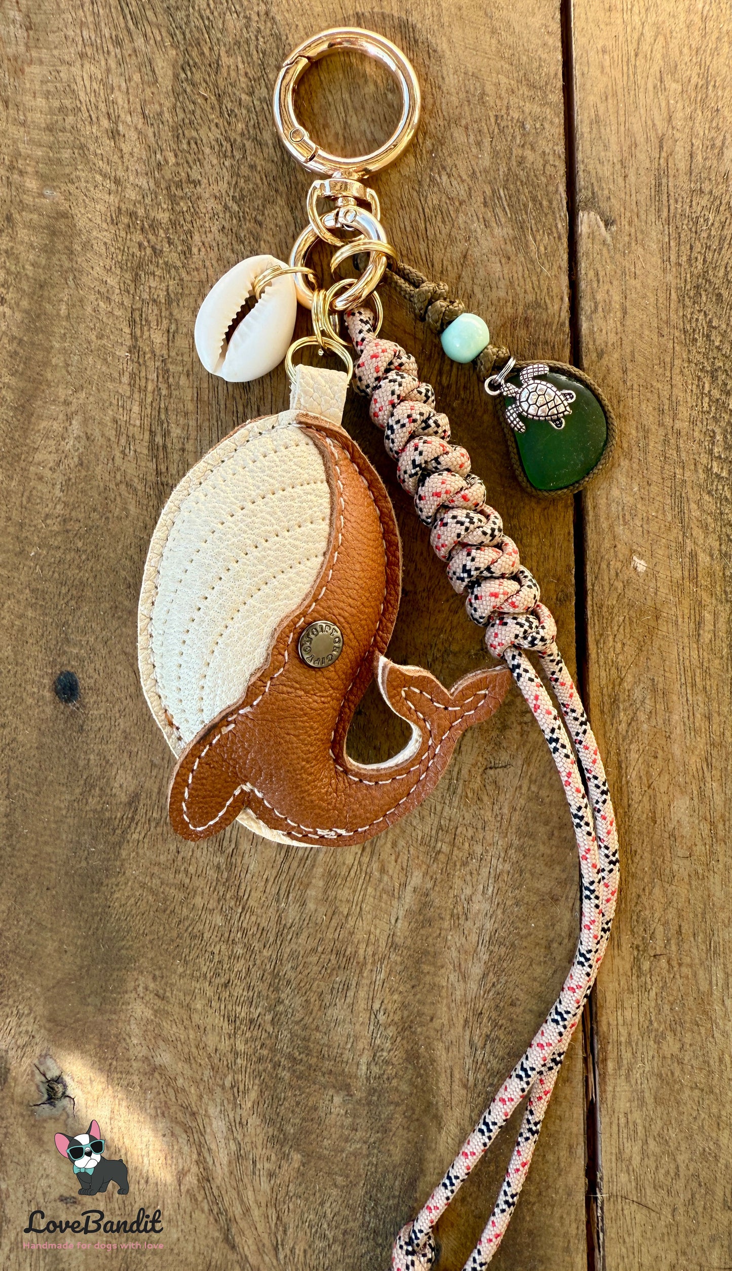 Taschenanhänger Bag Charm Wal Braun mit Meerglas - LoveBandit