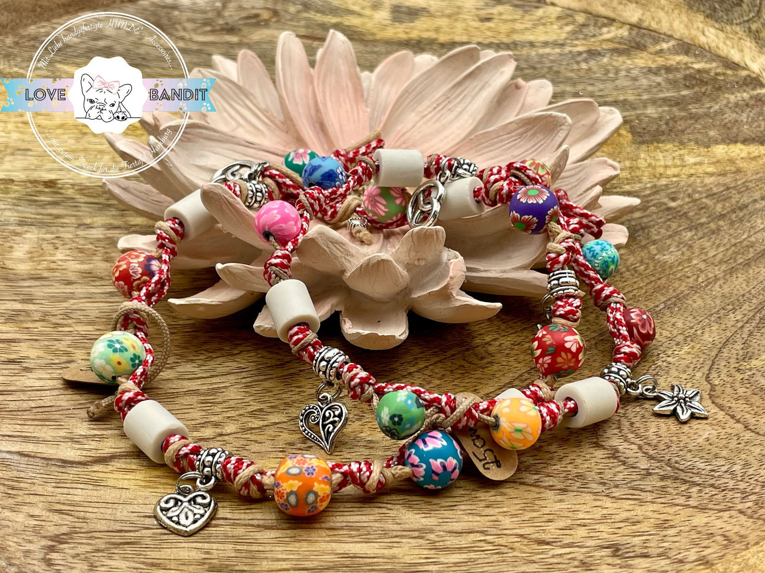 EM Keramik Halsband "O'Zapft is" aus bunten Perlen und Trachten-Elementen (rot, blau) Lovebandit